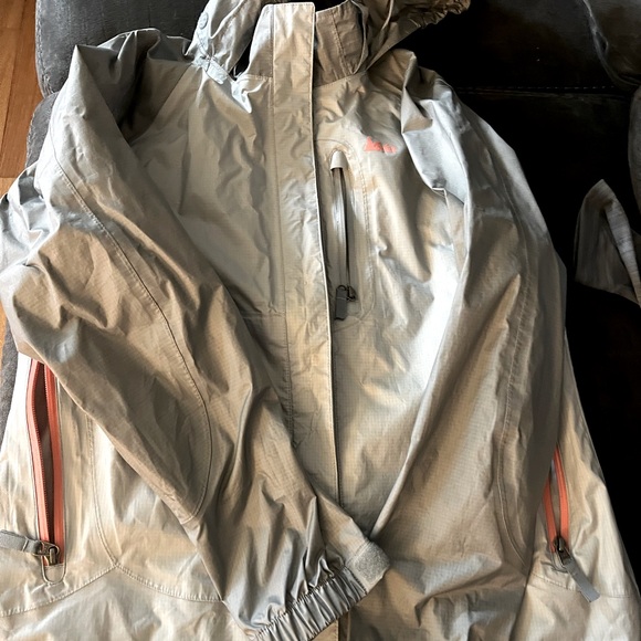 Girls REI raincoat - Picture 4 of 7